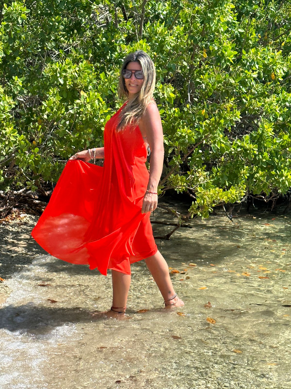 Woman wearing Dress Scarlet Long